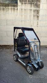 Scooter elettrico a quattro ruote