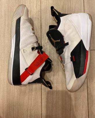 Air Jordan 33 nella colorazione "Future of Flight"