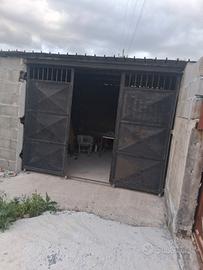 Garage e terreno attorno