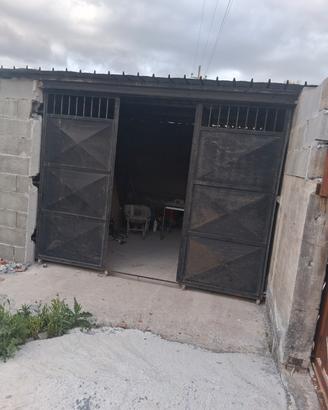 Garage e terreno attorno