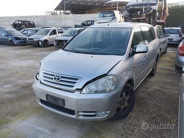 TOYOTA AVENSIS VERSO ricambi usati 