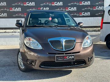 Lancia Ypsilon 1.3 MJT 75 CV Versus