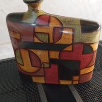 Vaso con geometrie e caldi colori