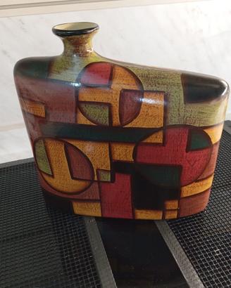 Vaso con geometrie e caldi colori