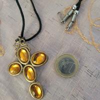 Collana a croce con topazio