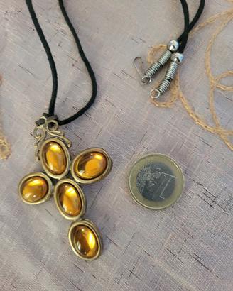 Collana a croce con topazio