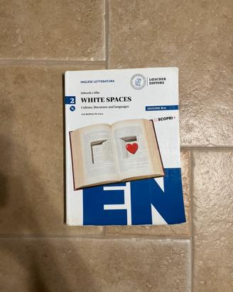 Libro di inglese white spaces 2