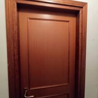 porte con telaio e mostra in vero legno massello.