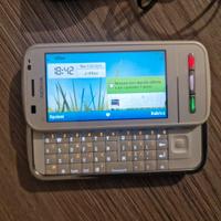 Smartphone con tastiera fisica Nokia C6-00