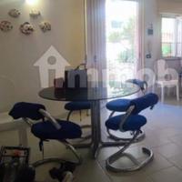 tavolo in vetro acciaio e 6 sedie  anni 70