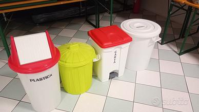 4 bidoni plastica 