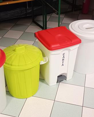 4 bidoni plastica 