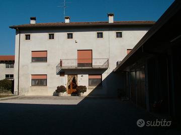 Casa singola con rustico e giardino
