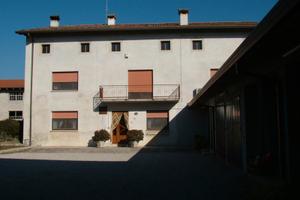 Casa singola con rustico e giardino