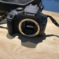 Macchina fotografica Canon EOS 2000D