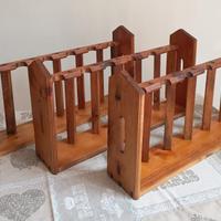 3 cantinette portabottiglie in legno.
