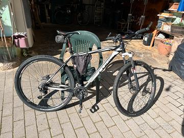Cube Attention MTB cross country configuration 29”