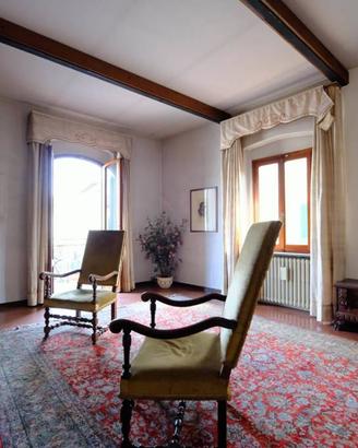 Casa indipendente di 300 m² con più di 5 locali a 