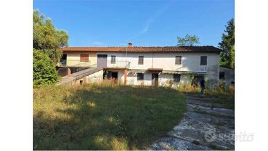 Rustico / Casale di 2337 m² con più di 5 locali a 