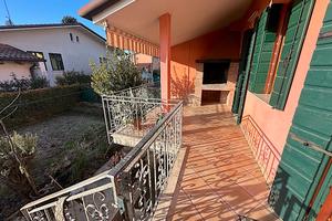 Ampia schiera su 3 livelli