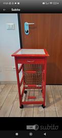 Carrello cucina con cestini portafrutta rosso