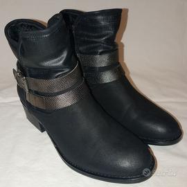 Stivaletti neri taglia 39