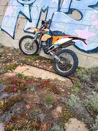 KTM 200 del 2012 immatricolata nel 2011