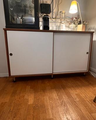 Mobiletto bianco con profilature in legno naturale