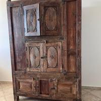 Credenza antica