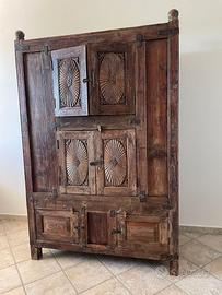 Credenza antica