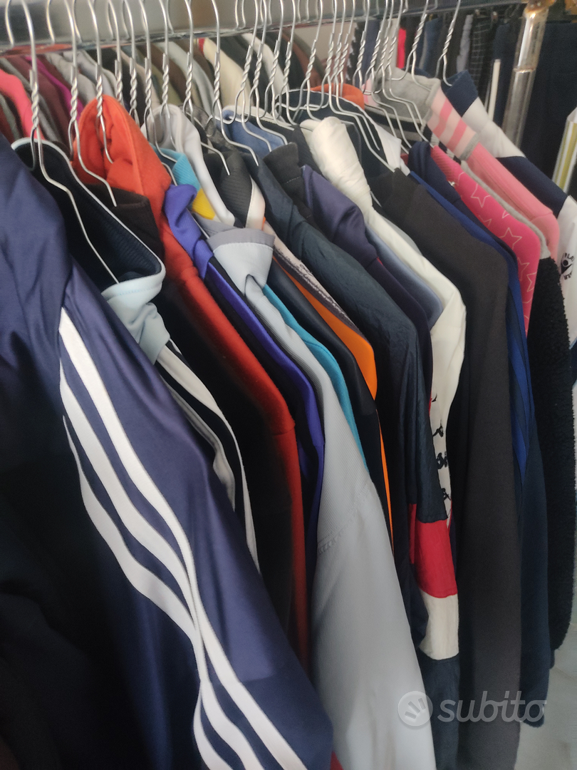 Stock Abbigliamento Usato 50 Kg Vestiti Vintage Negozi Vintage Compro  Vestiti Usati Al Kg Da Privati Box Di Abbigliamento Usato Firmato Vintage  Al Kg