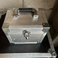 Valigia rivestita in alluminio