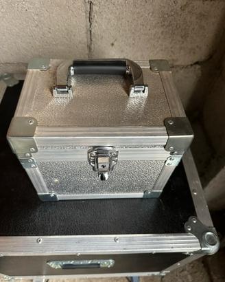 Valigia rivestita in alluminio