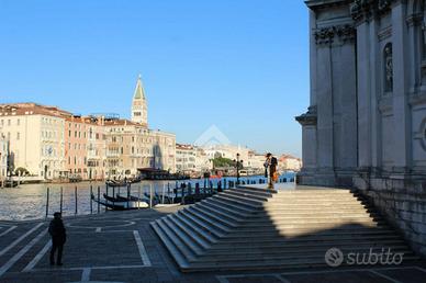 NEGOZIO A VENEZIA