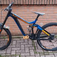 Giant Glory 2016 DH