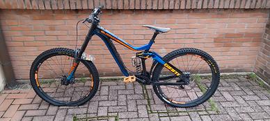 Giant Glory 2016 DH