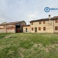 ACCOSTATA, DA RISTRUTTURARE, CON ANNESSO FIENILE