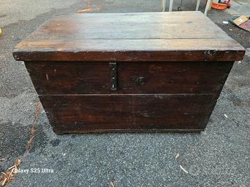 Cassapanca in legno massiccio, baule rustico