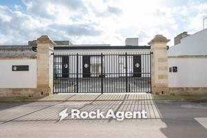 Palazzo / Stabile di 292 m² con più di 5 locali a 