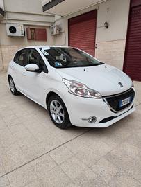 Peugeot 208 1.4 HDi 68 CV 5 porte Allure