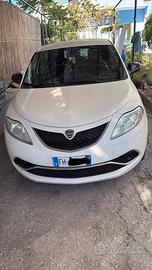 Lancia y