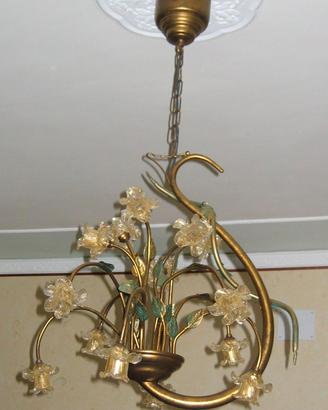 Lampadario vintage in ottone con fiori in vetro