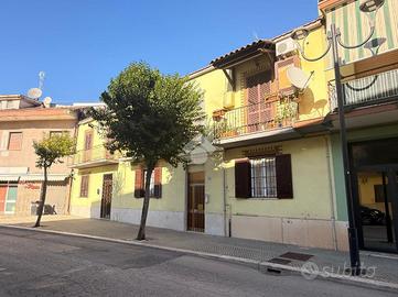 3 LOCALI A APRILIA