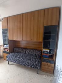 Armadio ponte con divano letto