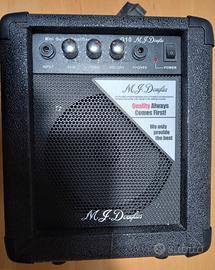 Amplificatore per chitarra M J Douglas