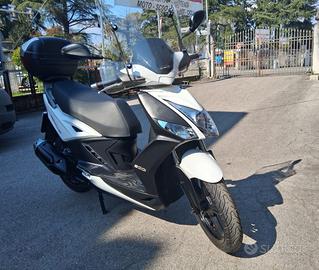 KYMCO AGLITY 200 CON BAULETTO E PARABREZZA