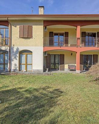 Villa di 260 m² con più di 5 locali e box auto dop