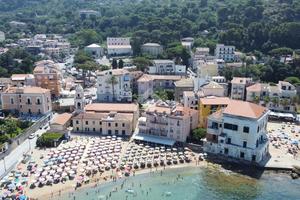 3 LOCALI A CASTELLABATE