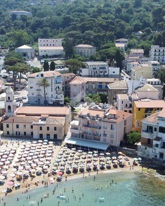 3 LOCALI A CASTELLABATE