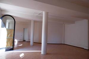 Borgo S Lorenzo fondo mq 110 vetrina